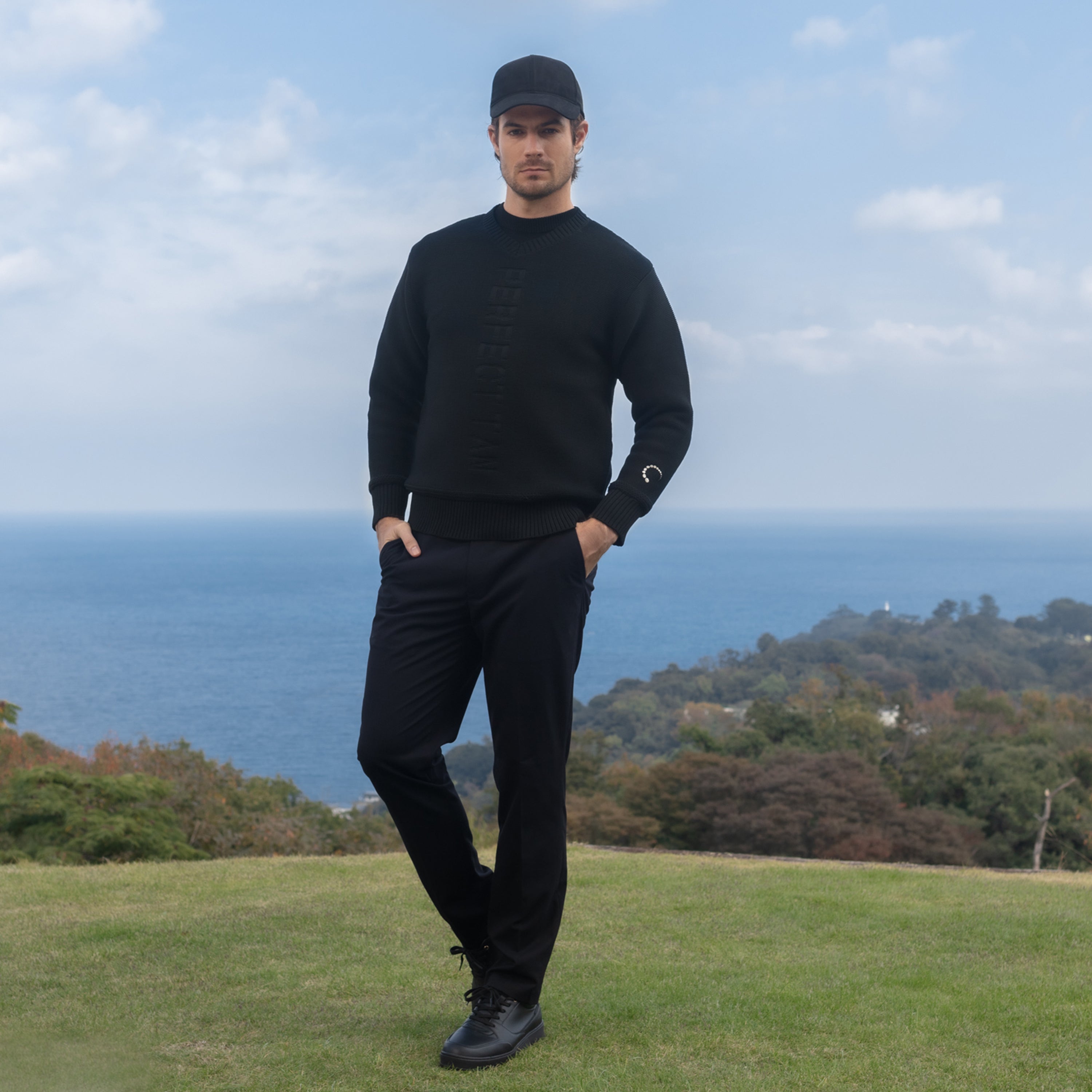 《SALE》FIT TECH 8Gニット 防風トップス〈MENS〉